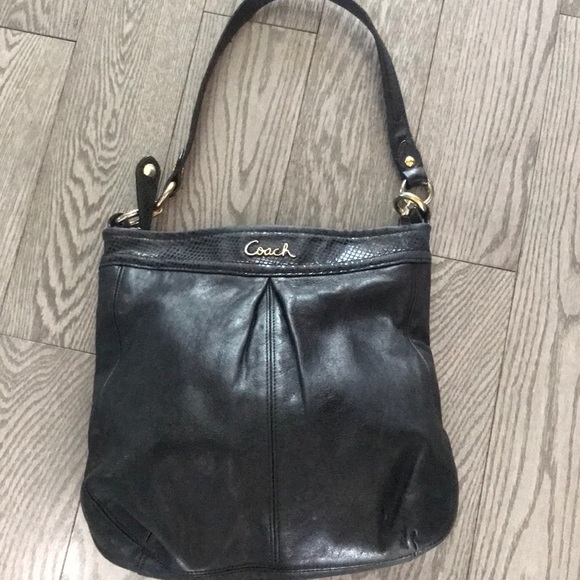 Beautiful coach leather bag🌹🌹